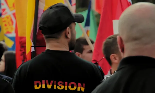 Fotograma del documental '12 d'octubre, cultura de l'odi i legítima autodefensa'