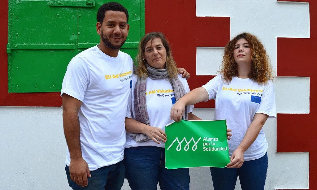 3 voluntaris d'Alianza por la Solidaridad EU Aid Volunteers