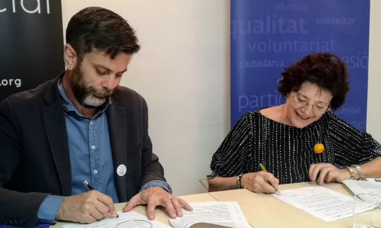 Moment de la signatura del conveni