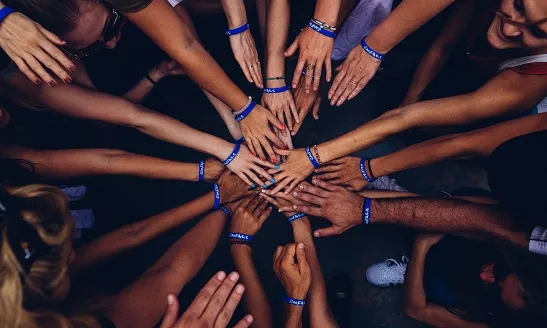 Intentar transformar la societat en equip és una de les principals raons per fer un voluntariat