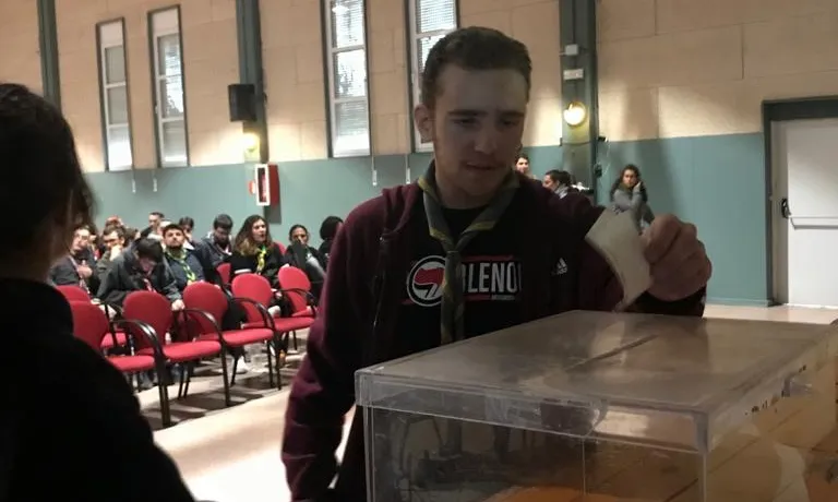 Imatge de la votació de l'Assemblea d'Acció Escolta de Catalunya, celebrada a Canyelles.