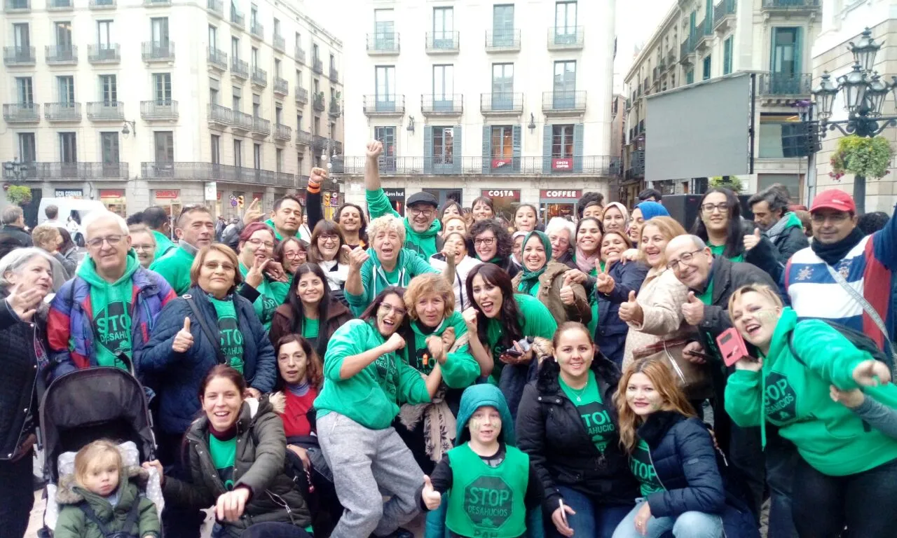El grup promotor de la ILP de mesures per al dret a l'habitatge i en contra de la pobresa energètica està format per la PAH, l'APE i l'Observatori DESC. Font: PAH Barcelona.