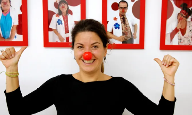 Angie Rosales és la fundadora i presidenta de Pallapupas, el grup de pallassos d'hospital. Font: Tomando-conciencia.org.