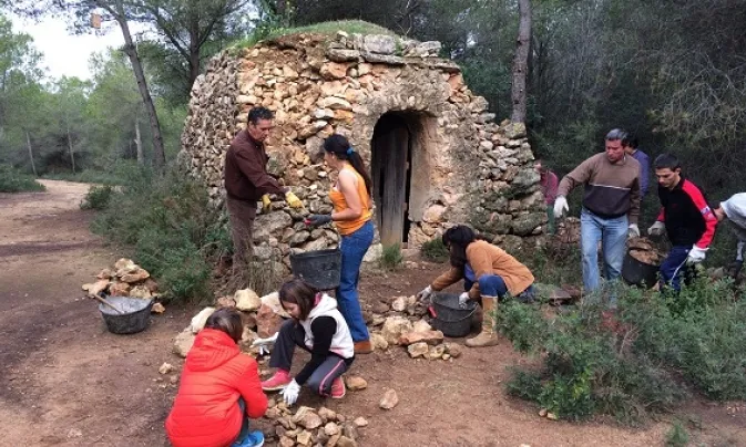Volunatariat per la pedra seca amb l'Associació Mediambiental La Sínia