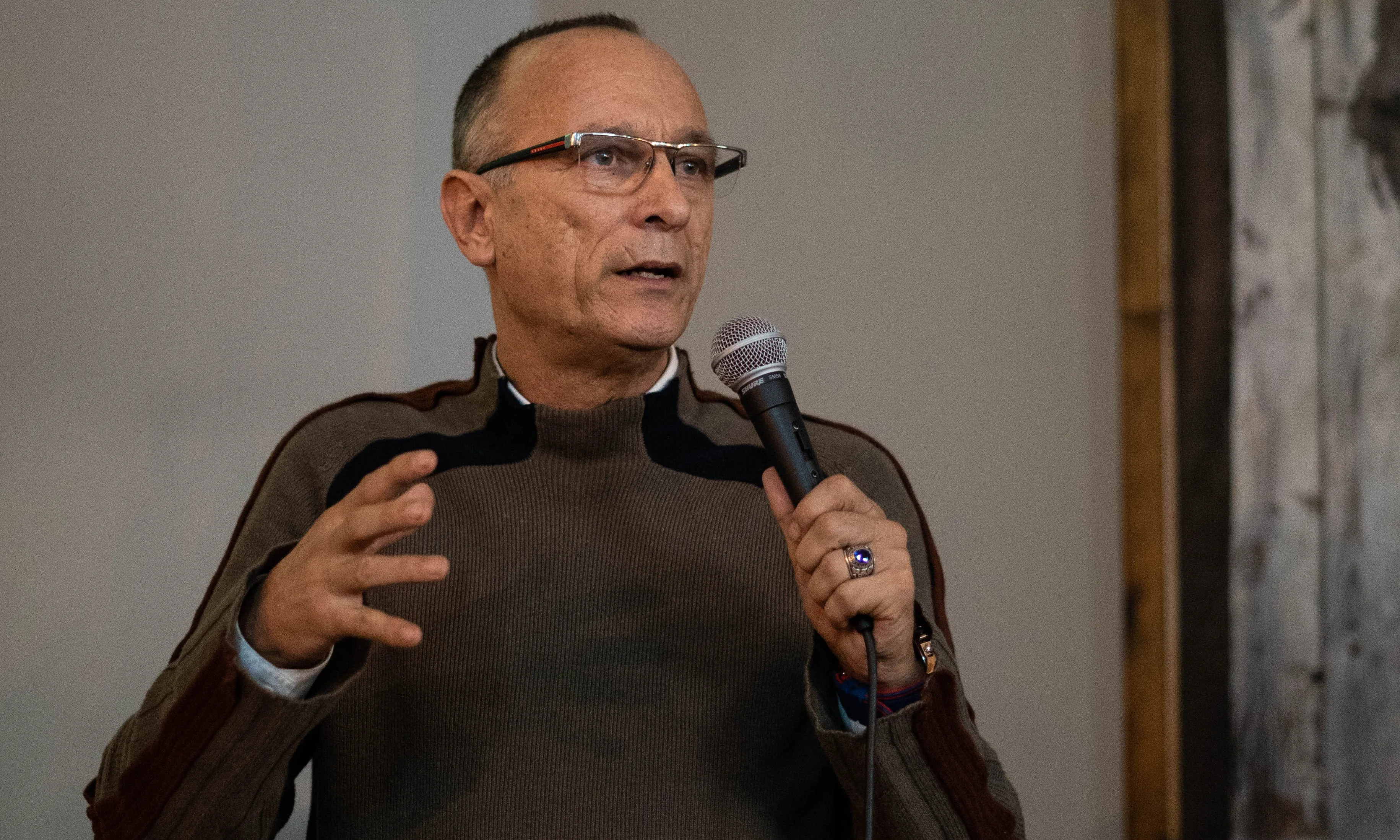 Carlos Leiva és un dels membres de UPRC actius en les xerrades - presentacions