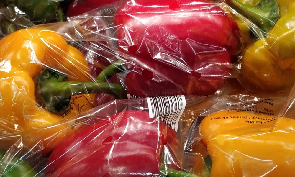 L'anàlisi de Greenpeace evidencia que el poc compromís dels supermercats per reduir els residus de plàstic