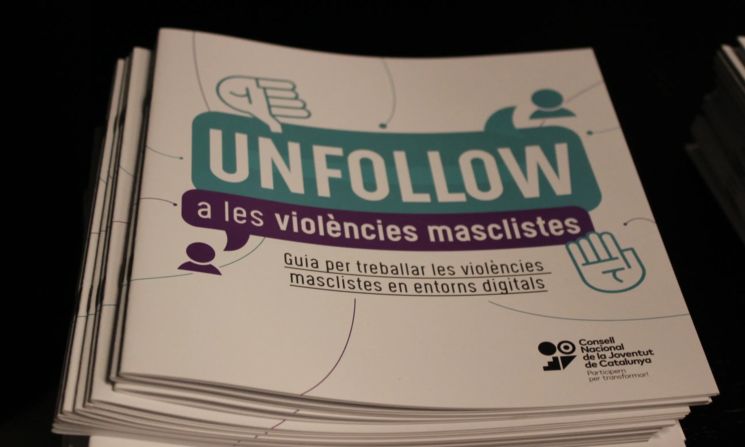 La guia exposa diferents violències masclistes, com la pressió de grup, la pressió estètica, el control a la parella i les humiliacions públiques. Font: CNJC.