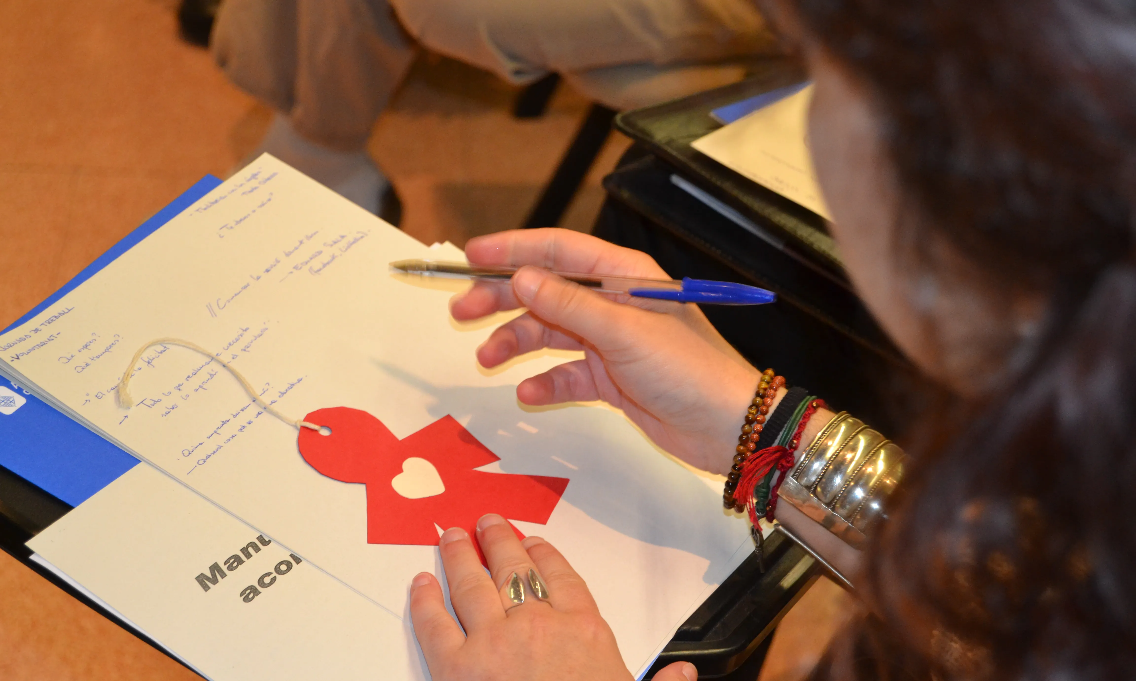 Persona realitzant taller formatiu