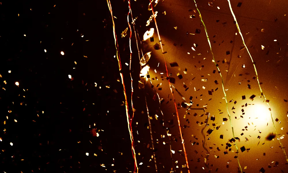 Pluja de confeti en un teatre