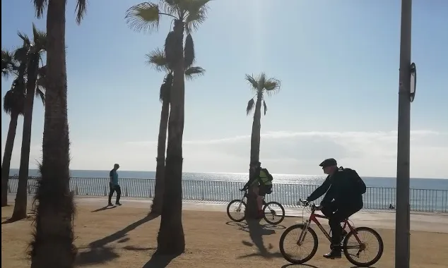 Des de fa uns anys la campanya '30 dies en bici' vol incentivar la comunitat de ciclistes que agafen la bici per canviar el món amb actitud alegre.