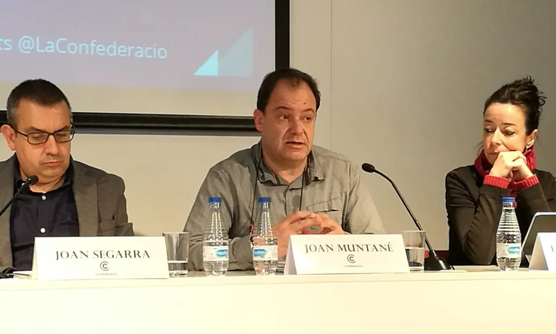 Portaveus de La Confederació lamentant la situació financera dels serveis socials a Catalunya. 