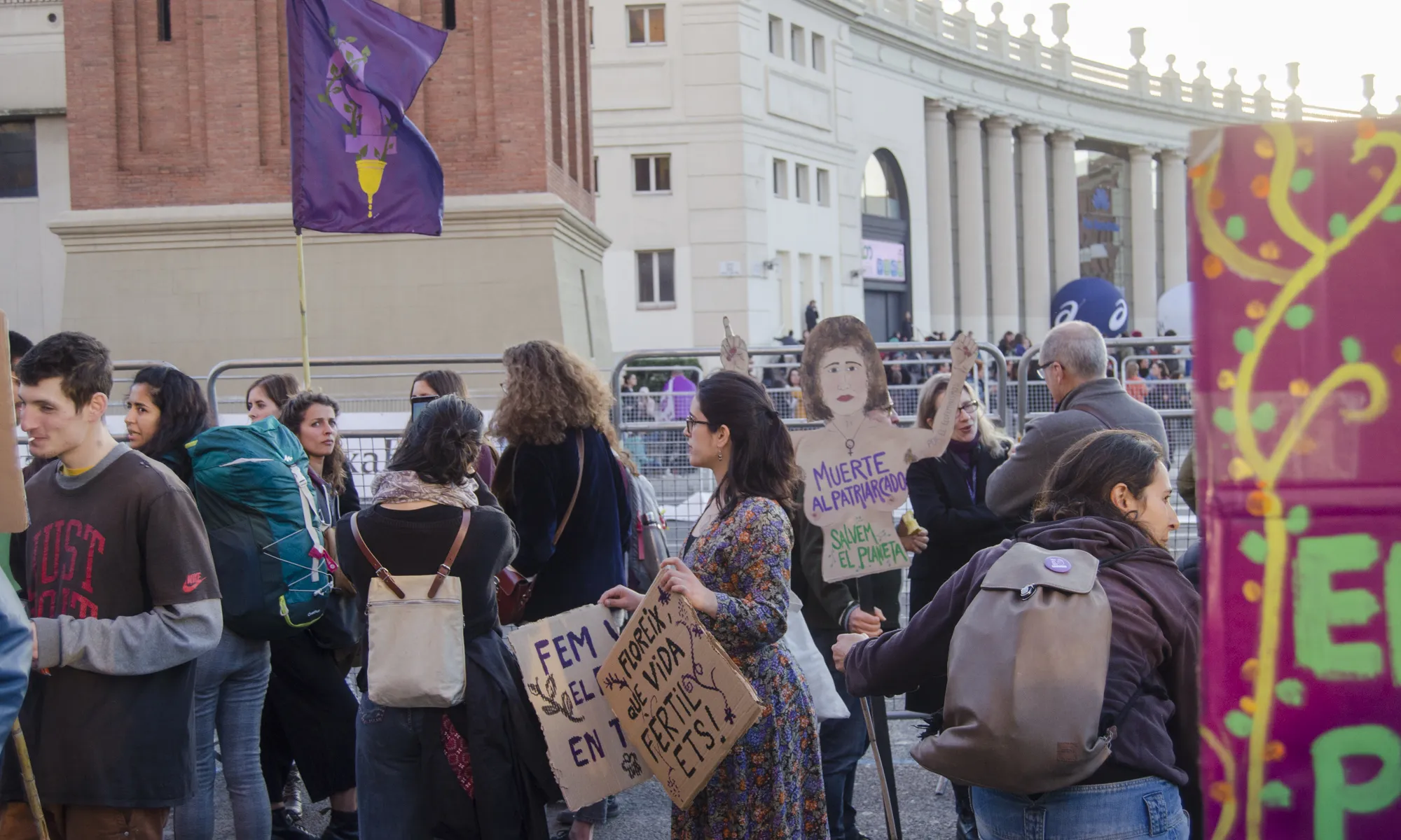 Comença el bloc ecofeminista de la manifestació de dones del 8 de març
