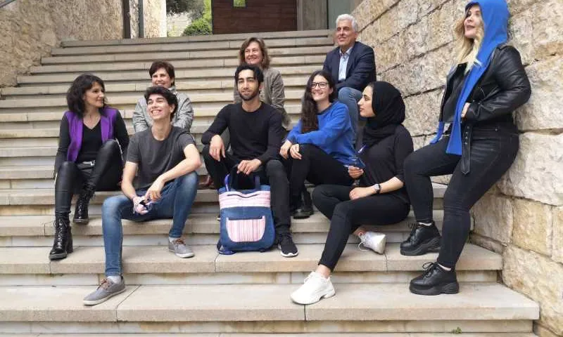 Estudiants amb representants de les 3 entitats implicades.  