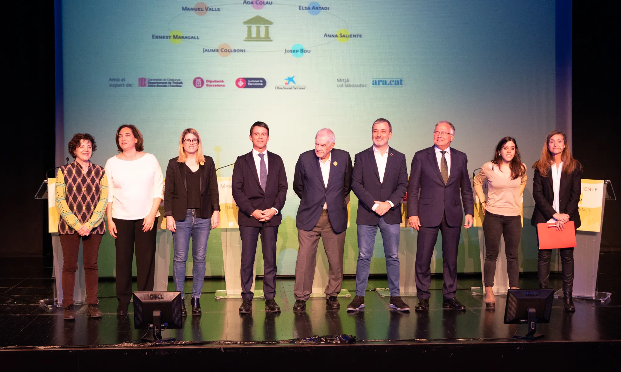 D'esquerra a dreta, Francina Alsina, Ada Colau, Elsa Artadi, Manuel Valls, Ernest Maragall, Jaume Collboni, Josep Bou, Anna Saliente i Esther Vera, al debat d'alcaldables de Barcelona. 