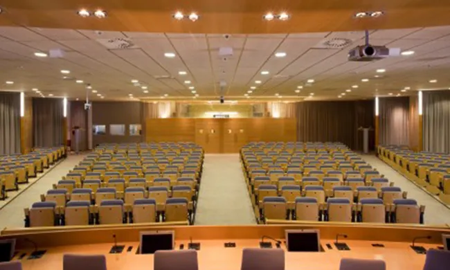 Imatge de la sala d'actes del Rectorat de la UAB, on tindrà lloc la jornada.