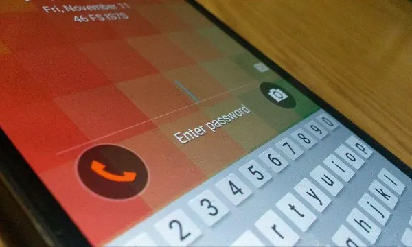 Fotografia d'un dispositiu mòbil amb gestor de contrassenyes