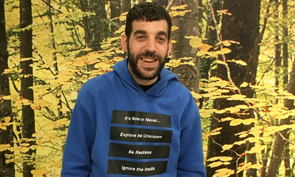 En Cristòbal va voar de més jove, però va perdre el seu dret a votar per un procés d'incapacitació. Font: Som Fundació.