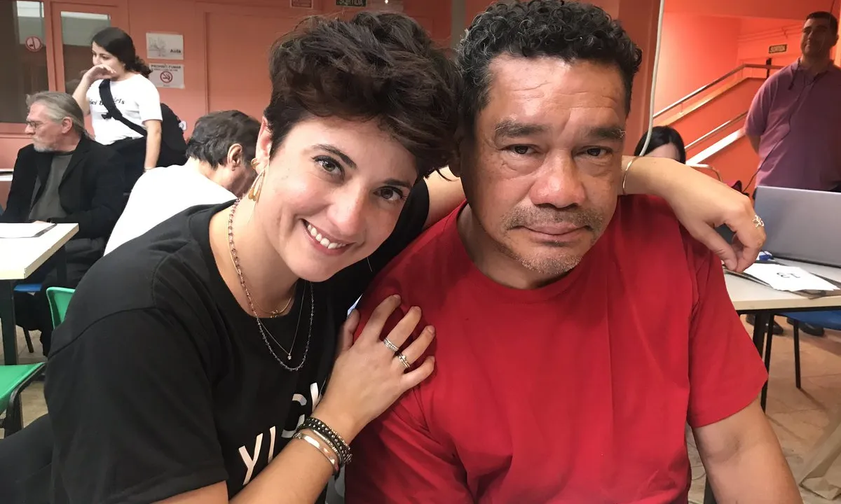 L'actriu i poetessa Estel Solé cedeix el seu compte al Gustavo Luis Flores