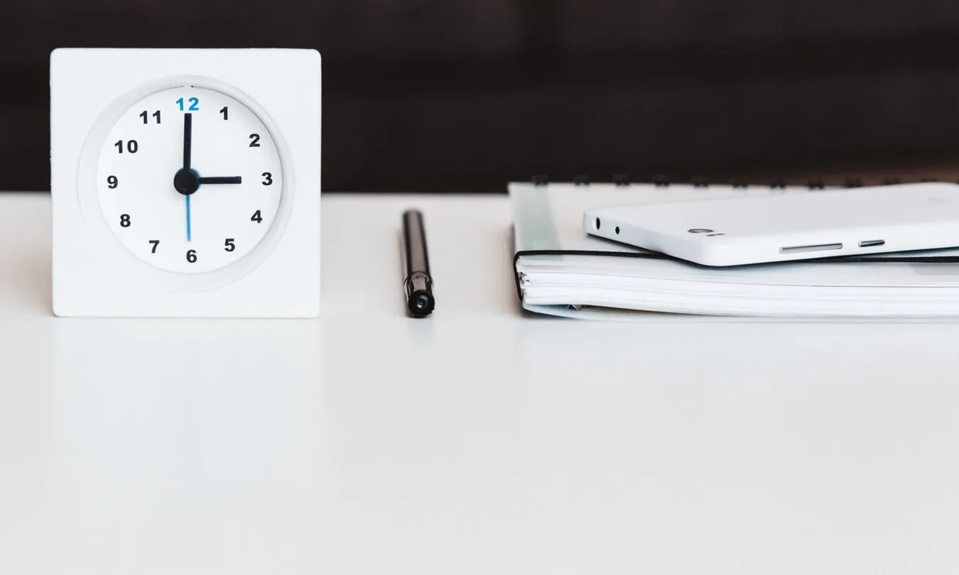 Les persones que fan teletreball també han de portar el registre diari de la seva jornada laboral. Font: Unsplash.