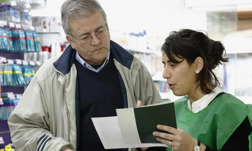 Voluntària Campanya Medicaments Solidaris