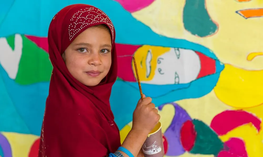 Una nena participant d'un projecte de Creart a Iran.
