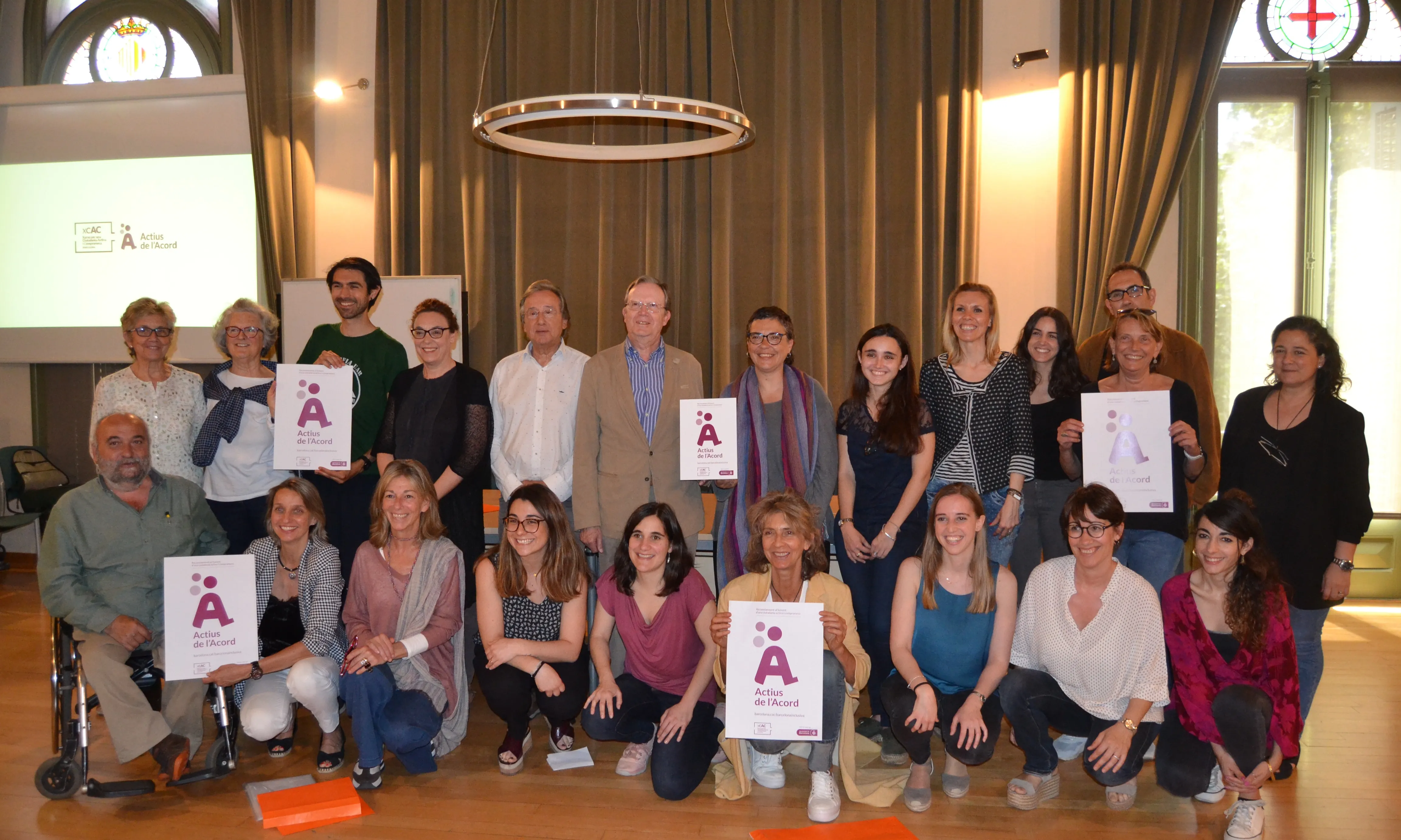 Foto de família a l'acte de lliurament dels 'Actius de l'Acord'.