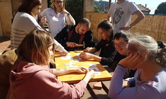 Taller a l'aire lliure amb nens i nenes amb necessitats educatives especials