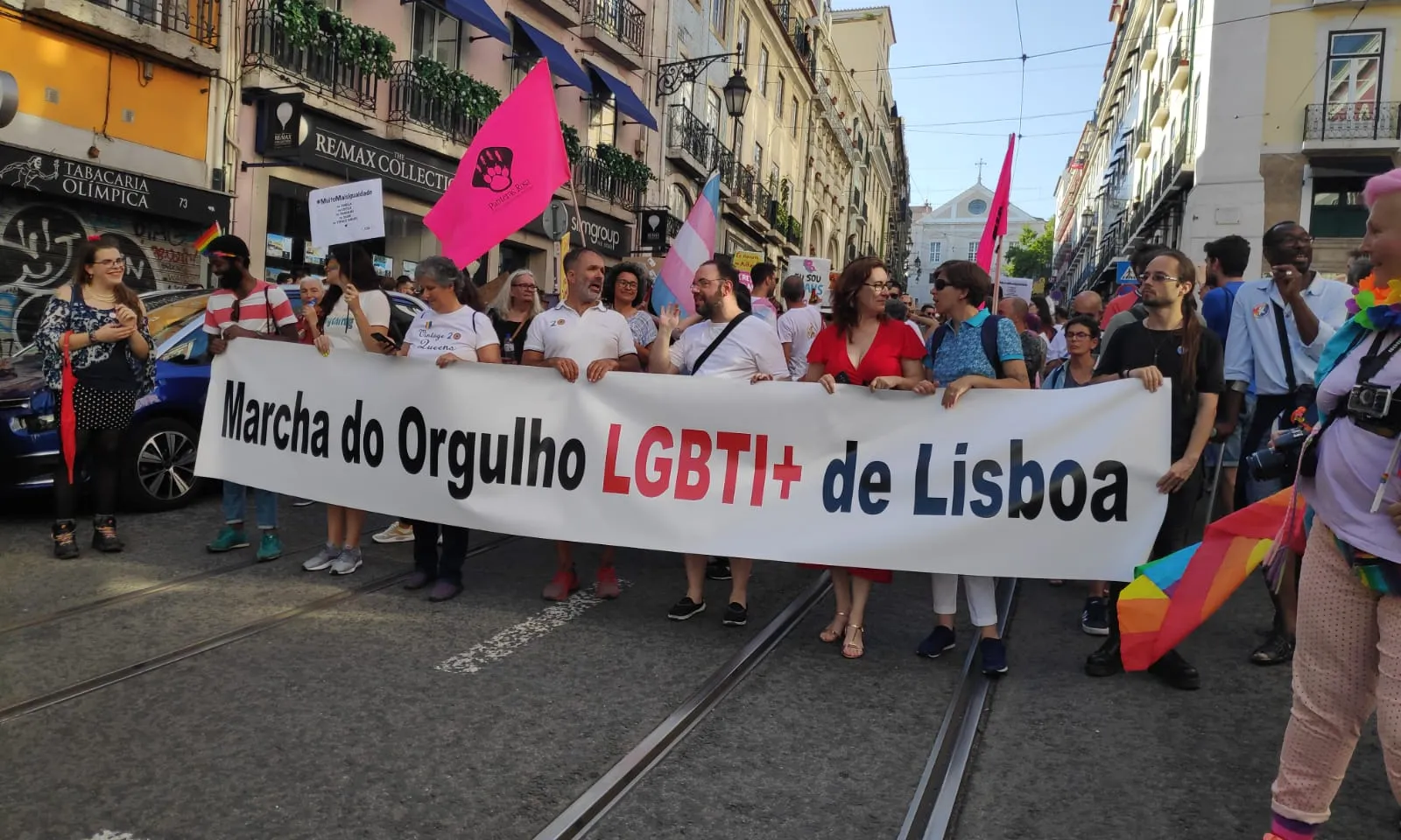 Militants històrics del moviment gai i lesbià van obrir la marxa a Lisboa.