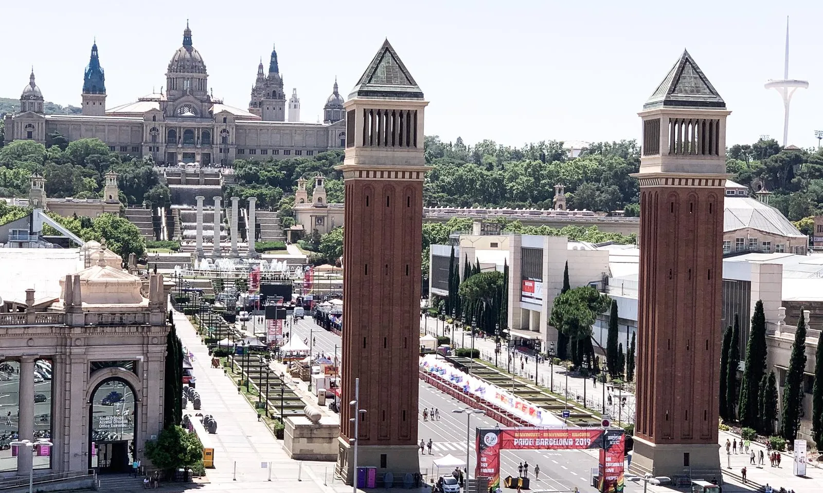 Avinguda Maria Cristina de Barcelona a punt de rebre les persones visitants al Pride Barcelona 2019
