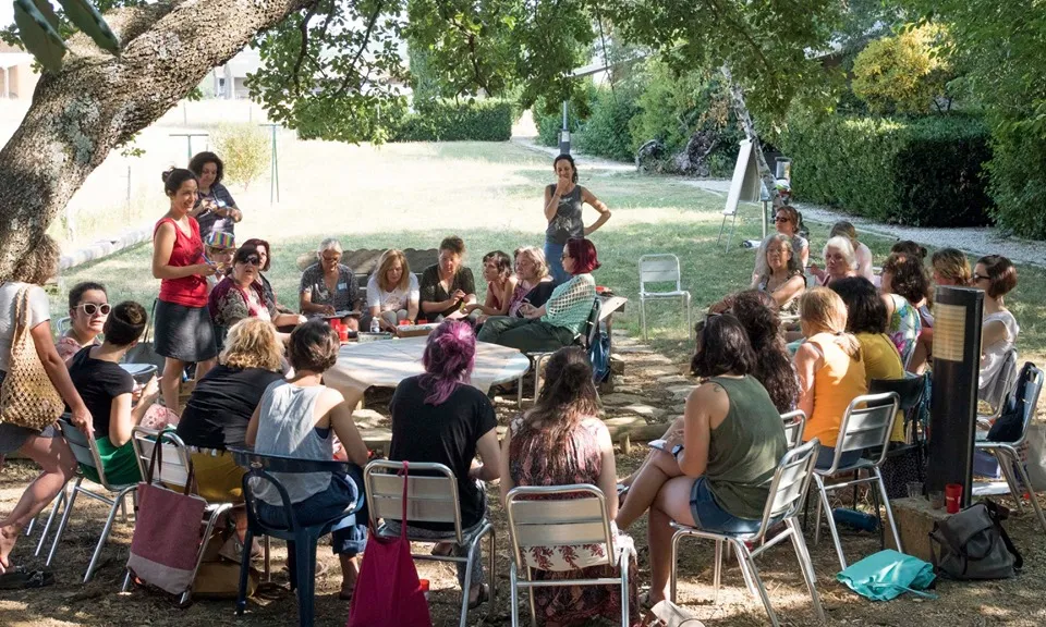 Dedicar espai a compartir i cocrear és un factor propi de les comunitats i organitzacions més resilients.