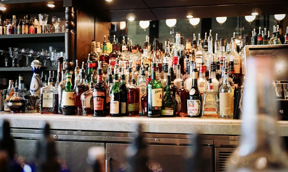 En canvi, en els homes predomina l'alcohol i la cocaïna. Font: Unsplash.