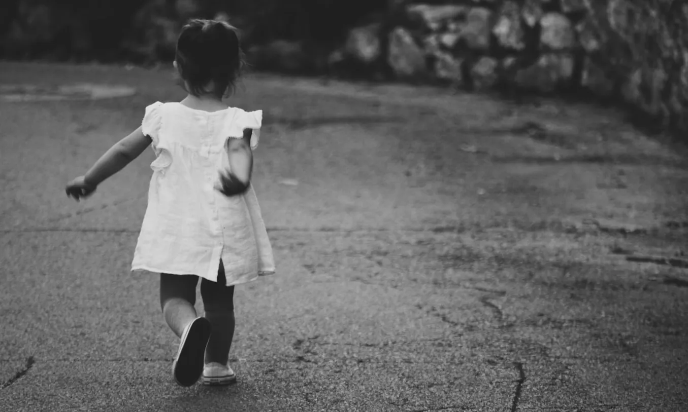 S’estima que fins a un 5% d’homes joves i adults presenten pensaments, desitjos, fantasies i/o conductes d’Abús Sexual Infantil. Font: Unsplash.
