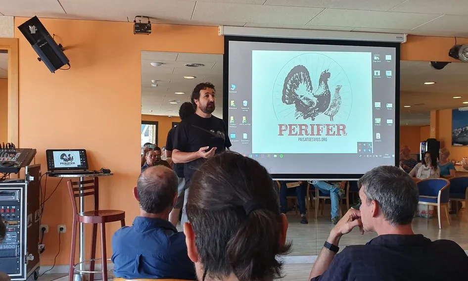 A través del projecte Perifer, l'associació Paisatges Vius ha apropat el coneixement sobre el gall fer a diversos col·lectius.
