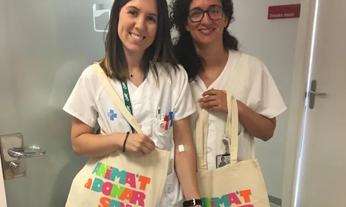Persones del Banc de Sang i Teixits animal a donar sang