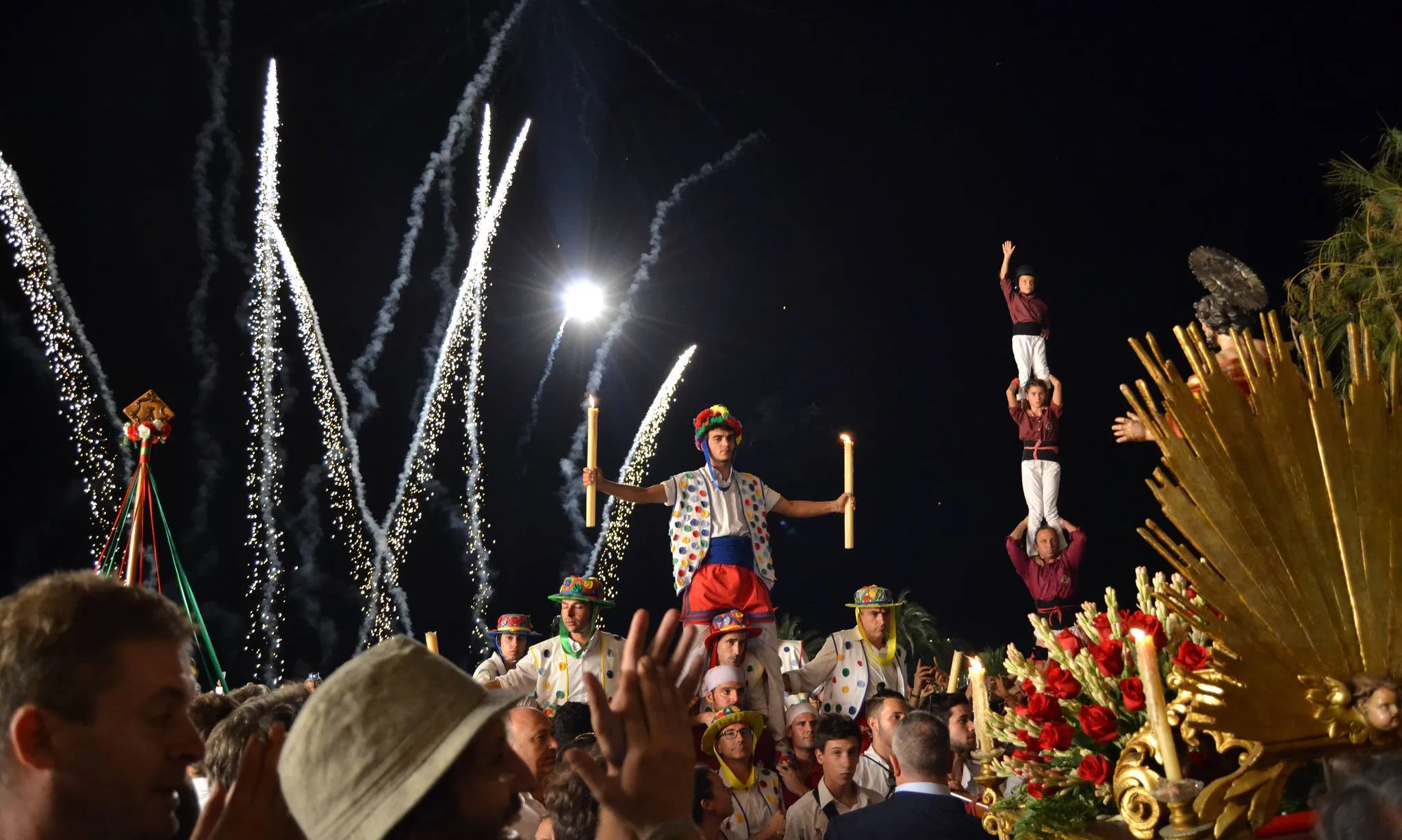 Sitges, malgrat la proximitat amb Vilanova té una Festa Major ben potent, i una patrona compartida amb tarragona