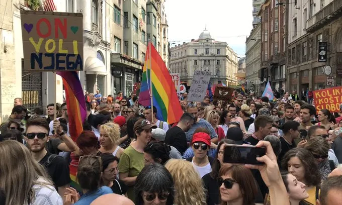 Primera marxa per l'orgull LGTBI celebrada a Sarajevo el passat 8 de setembre.