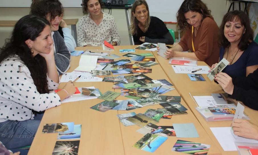 Persones assistents participant a una dinàmica de la 13a Jornada de Voluntariat i Salut.