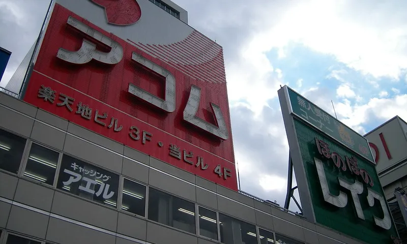 Fotografia d'uns anuncis. Imatge de Ivva. Llicència d'ús CC BY-SA 2.0