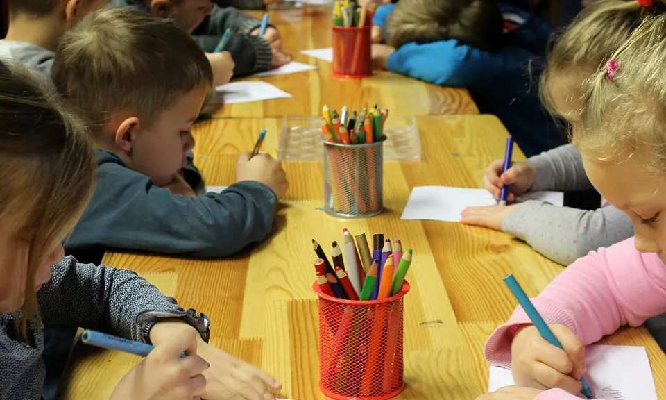 ‘Les àvies i els avis escriuen contes i els infants els dibuixen’ és el títol del projecte.