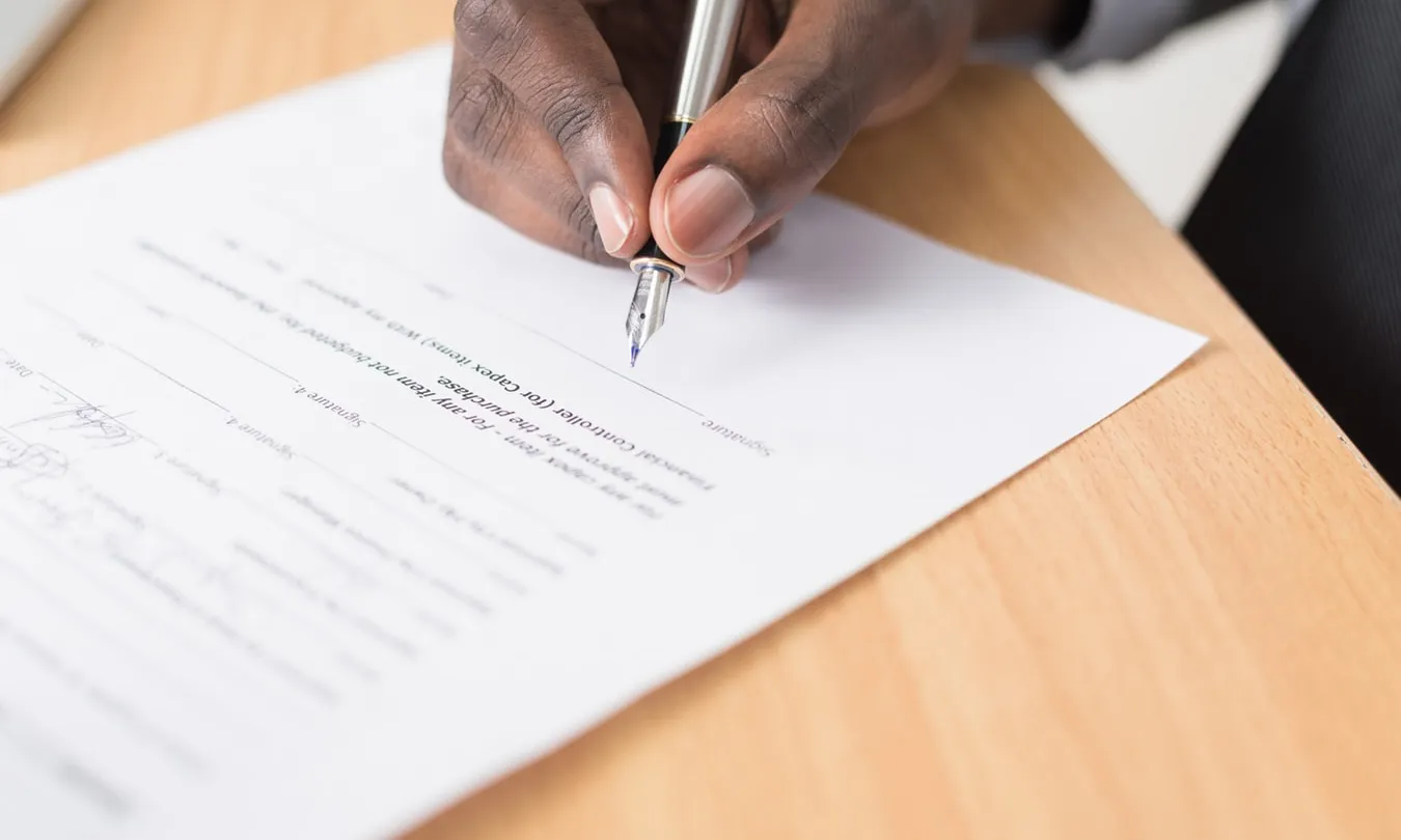 El codi agrupa un total de 22 temes relacionats amb la contractació pública. Font: Unsplash.