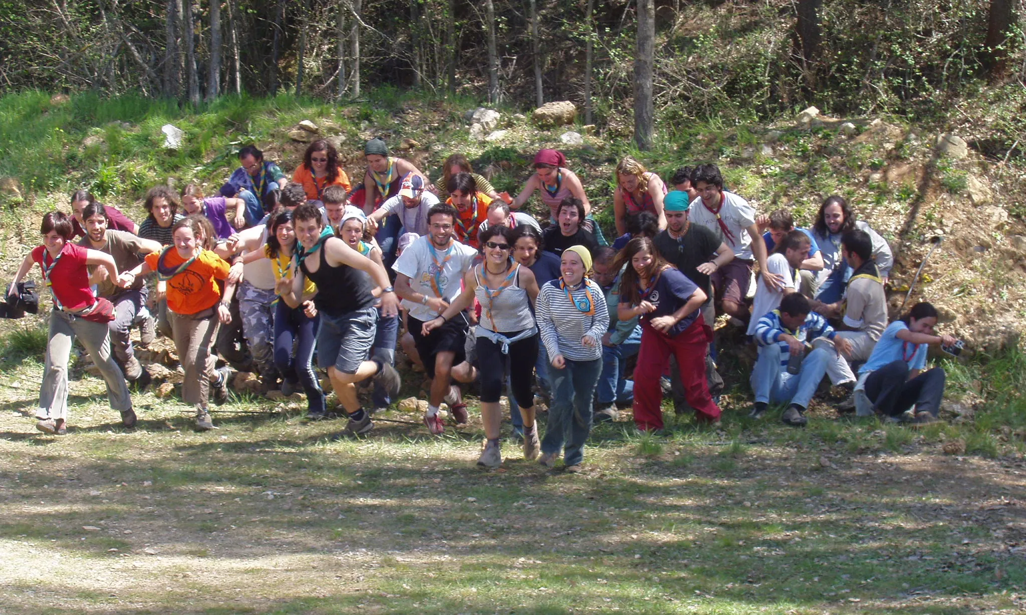 Joves monitors i escoltes en uns campaments