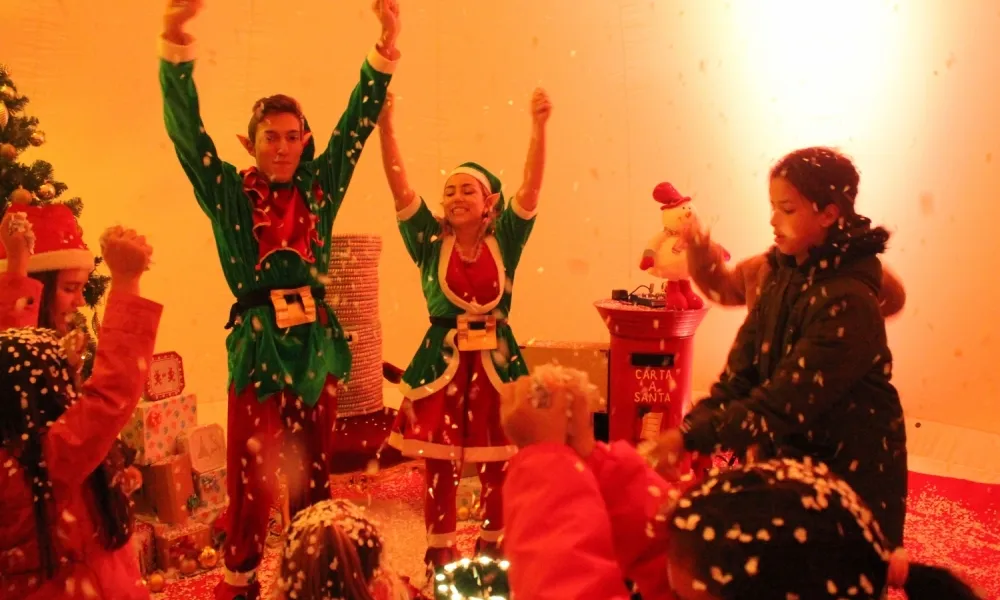 La Fira de Nadal compta amb una bola gegant on s'explicaran contes pels infants.