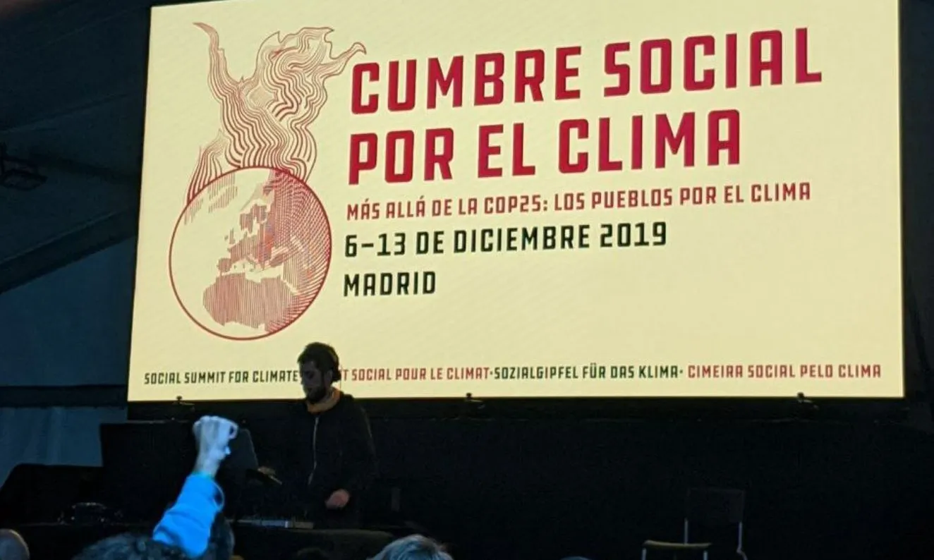 La Cimera social es va prendre com una 'contra COP'.