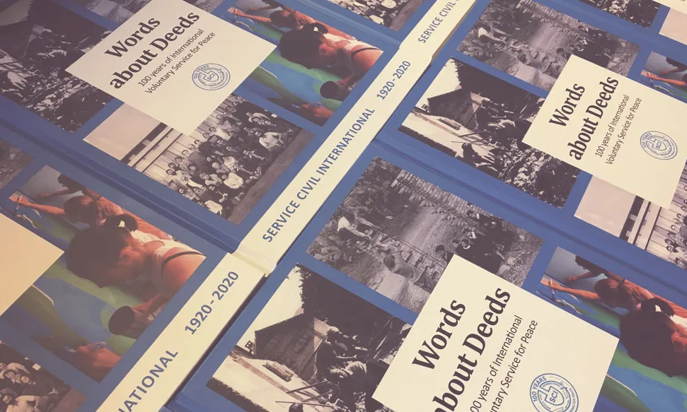 El llibre recull els 100 anys d'història del Servei Civil Internacional