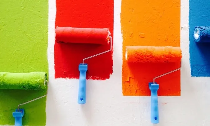 L’objectiu és reformar i pintar els habitatges de l’entitat on viuen les persones sense llar. Font: Unsplash.