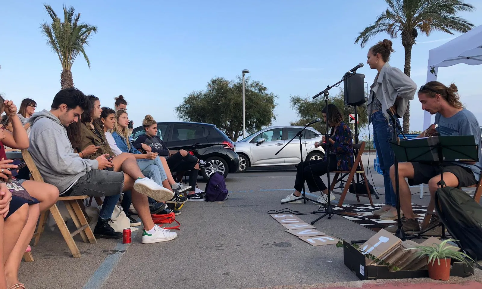 Canalitzem utilitza l'art i la creativitat per connectar la ciutadania. 