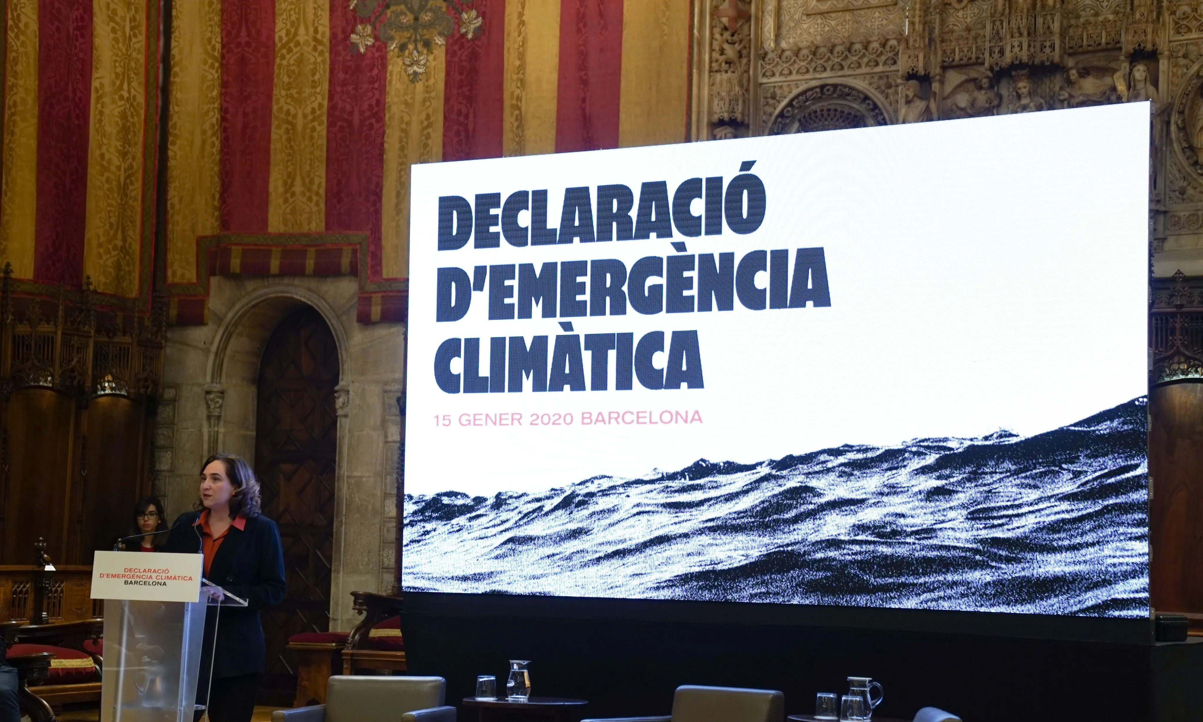 Ada Colau va presentar la declaració al Saló de Cent de l'Ajuntament.