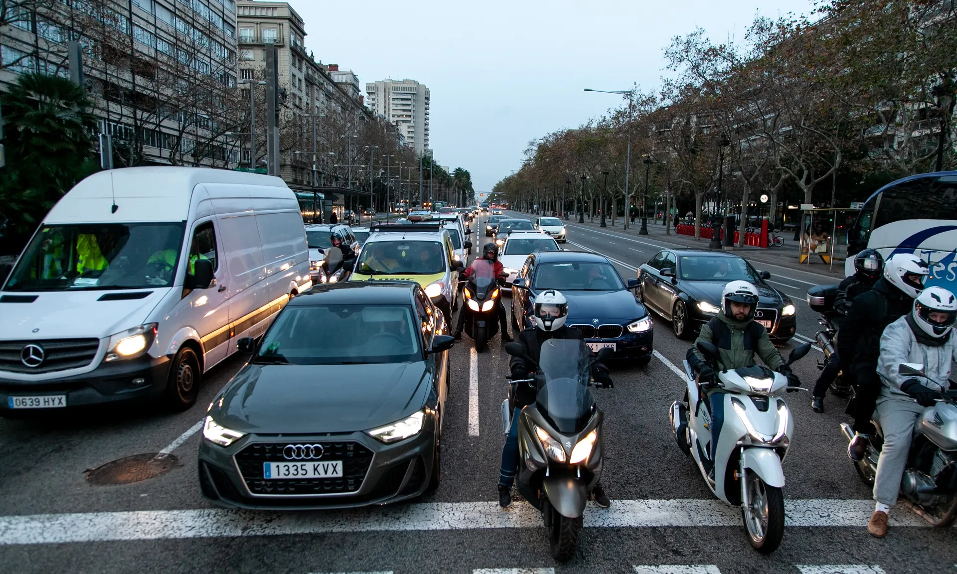 Restringir el trànsit és un dels objectius de la declaració dèmergència climàtica. Font: Ajuntament de Barcelona.