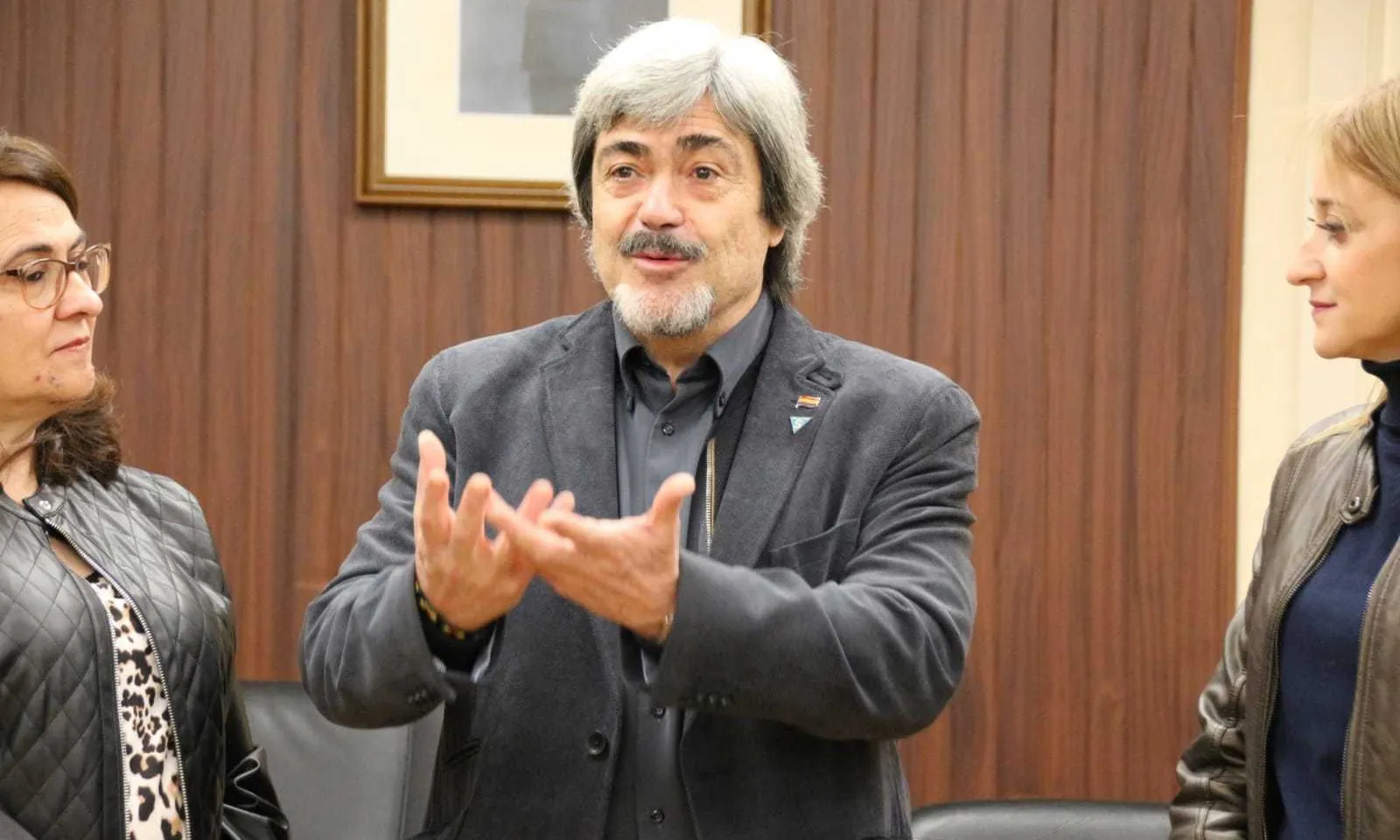 Enric Garriga és fill del republicà Marcel·lí Garriga, que fou deportat a Buchenwald.
