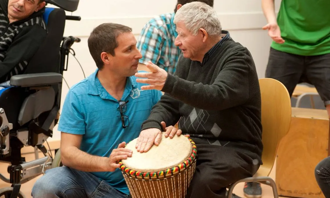 La musicoteràpia busca optimitzar la qualitat de vida i millorar la salut.